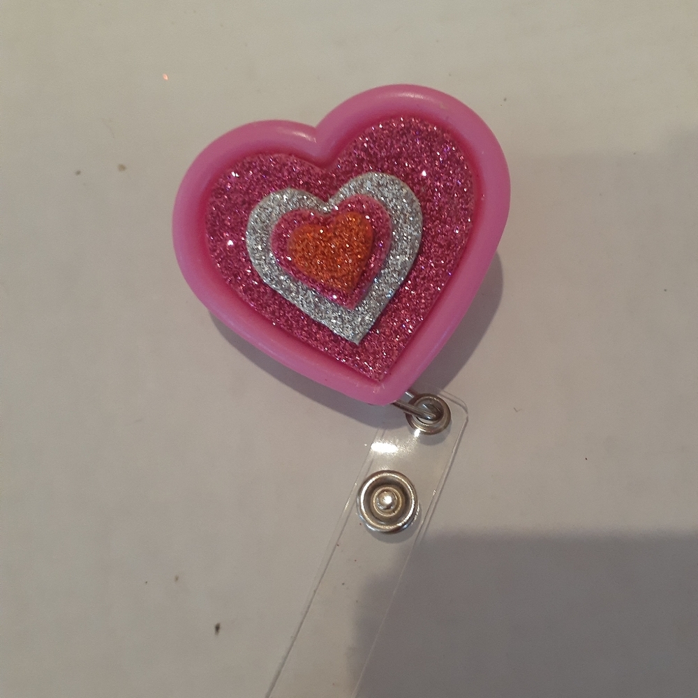 Retractable name badge holder